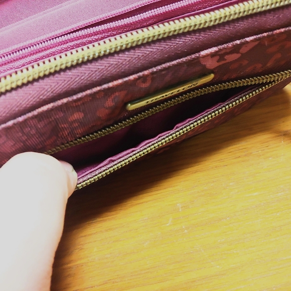 Travelon Burgundy Wristlet Wallet - Picture 9 of 10